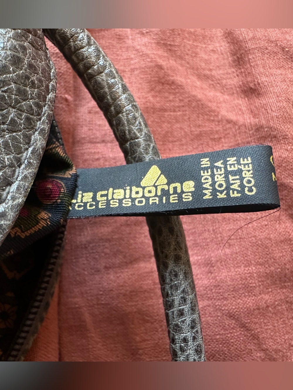 Vintage Liz Claiborne Pebble Grey Leather Purse. Great Vintage Condition 🩶 - Picture 10 of 15